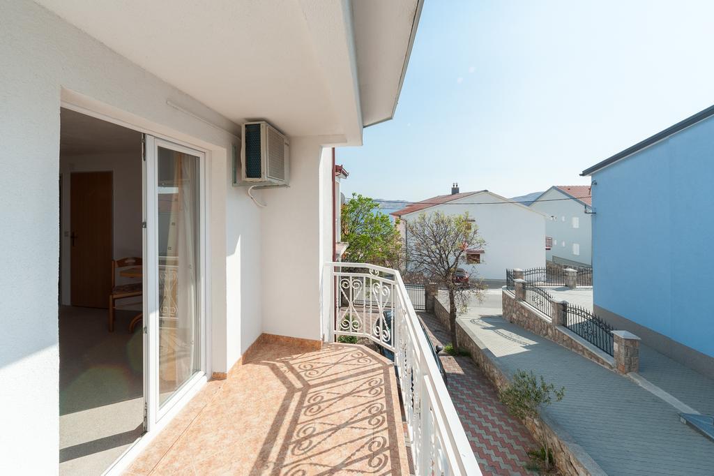Apartmenthaus Hana Karlobag Exterior foto