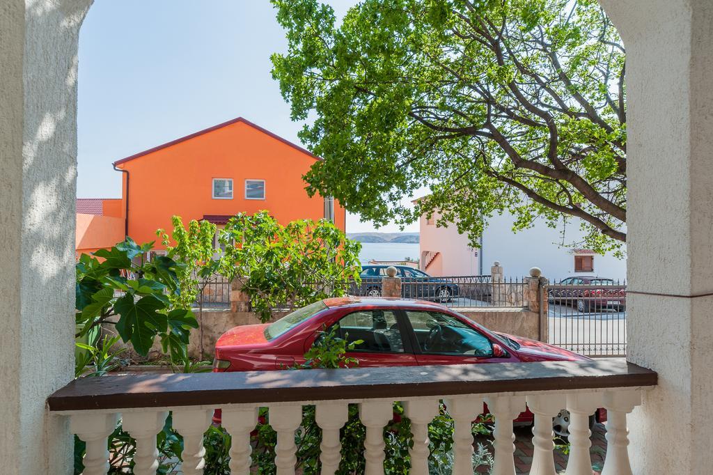 Apartmenthaus Hana Karlobag Exterior foto